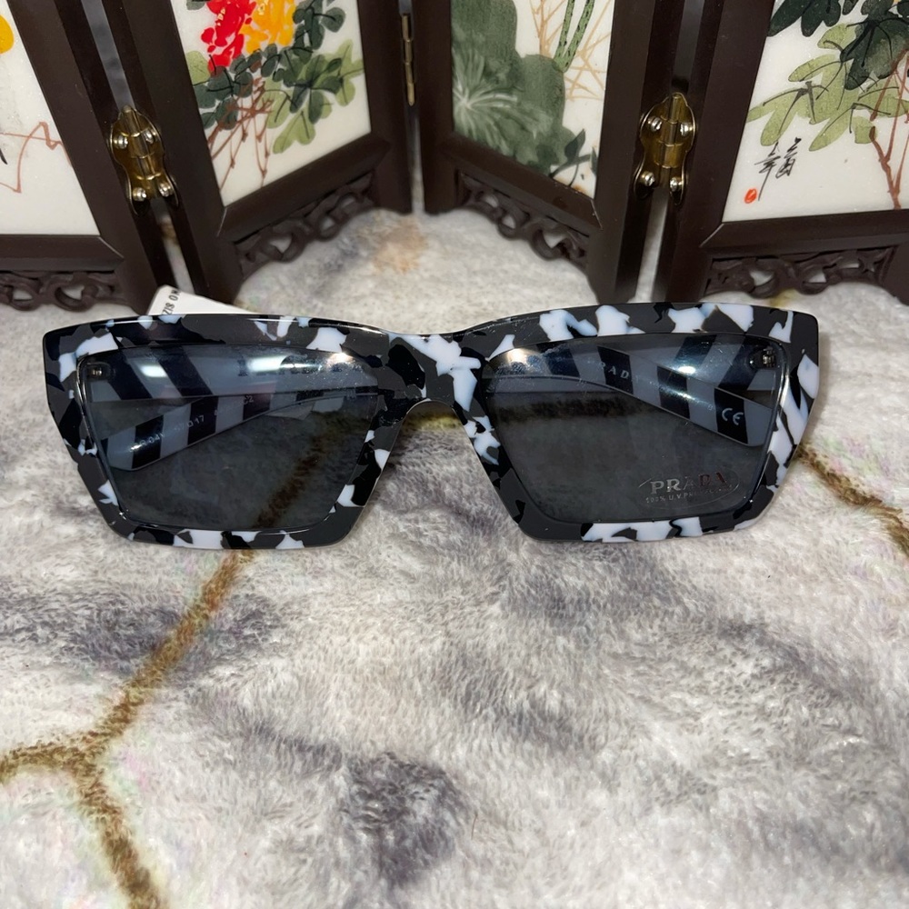 Prada Tortoiseshell Black & White Square Sunglasses - Picture 8 of 16